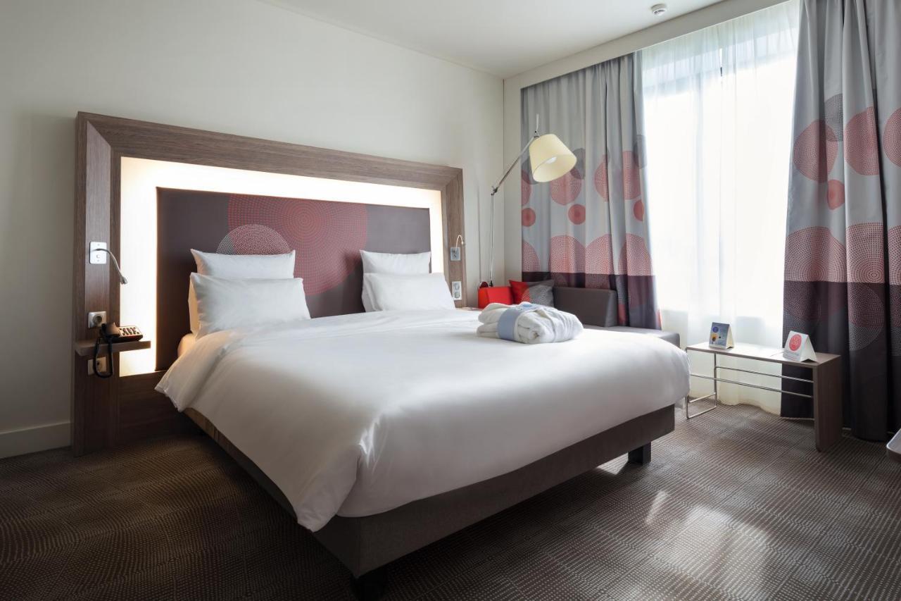Novotel Almaty City Center Kültér fotó