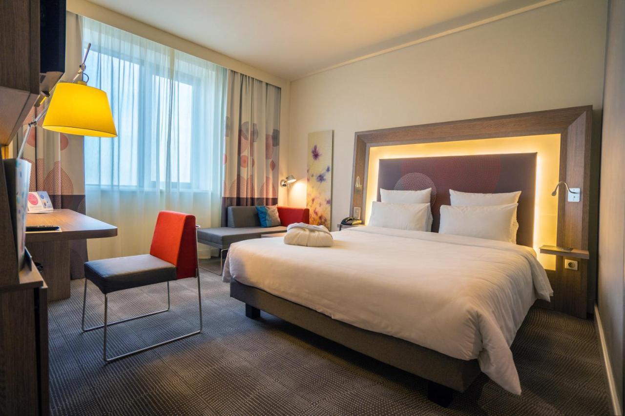 Novotel Almaty City Center Kültér fotó